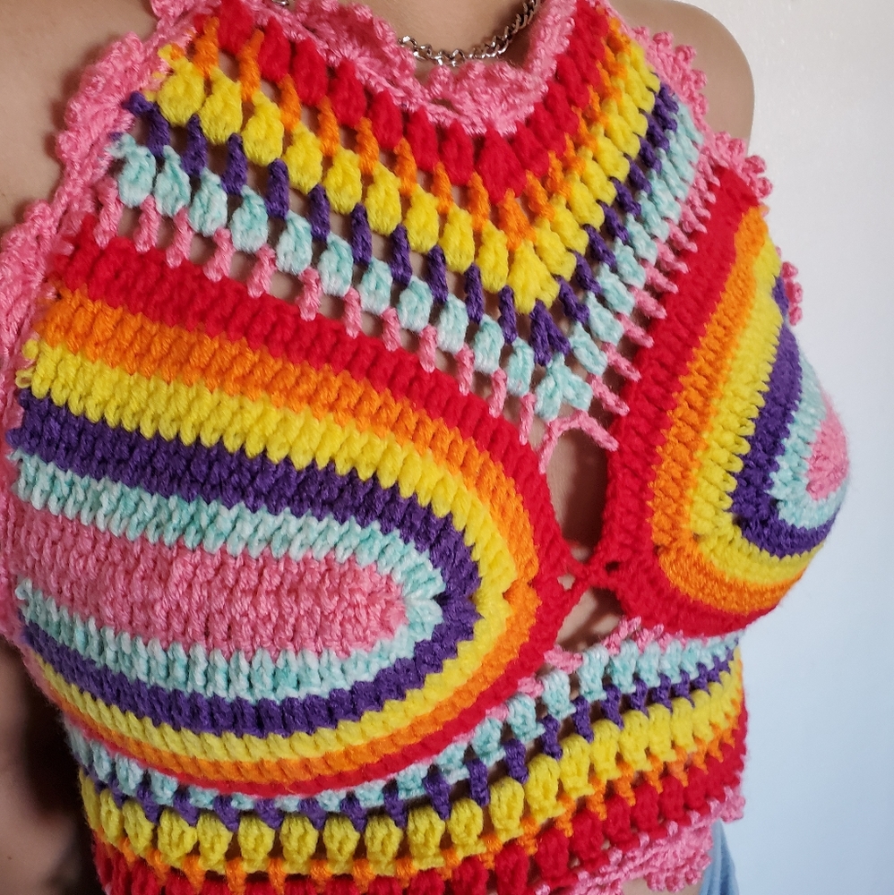 Crochet, High-Neck Halter Cop‎ Top.